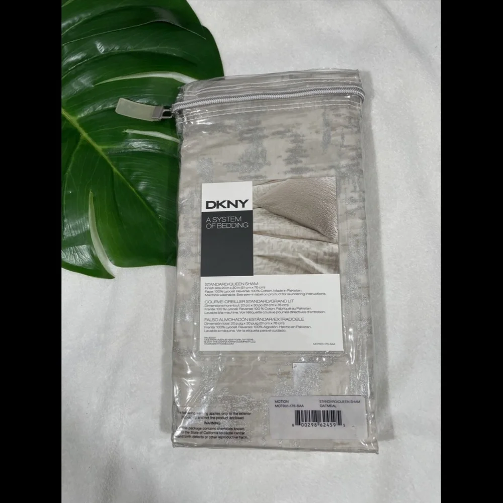 NIB $40 DKNY [ 1 ] Motion Standard / Queen Pillow Sham‎